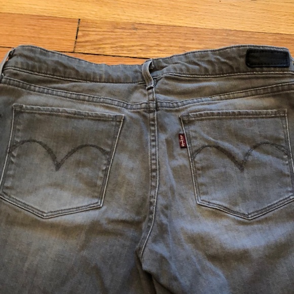 The Perfect Pair of Grey Levi’s - Picture 4 of 4